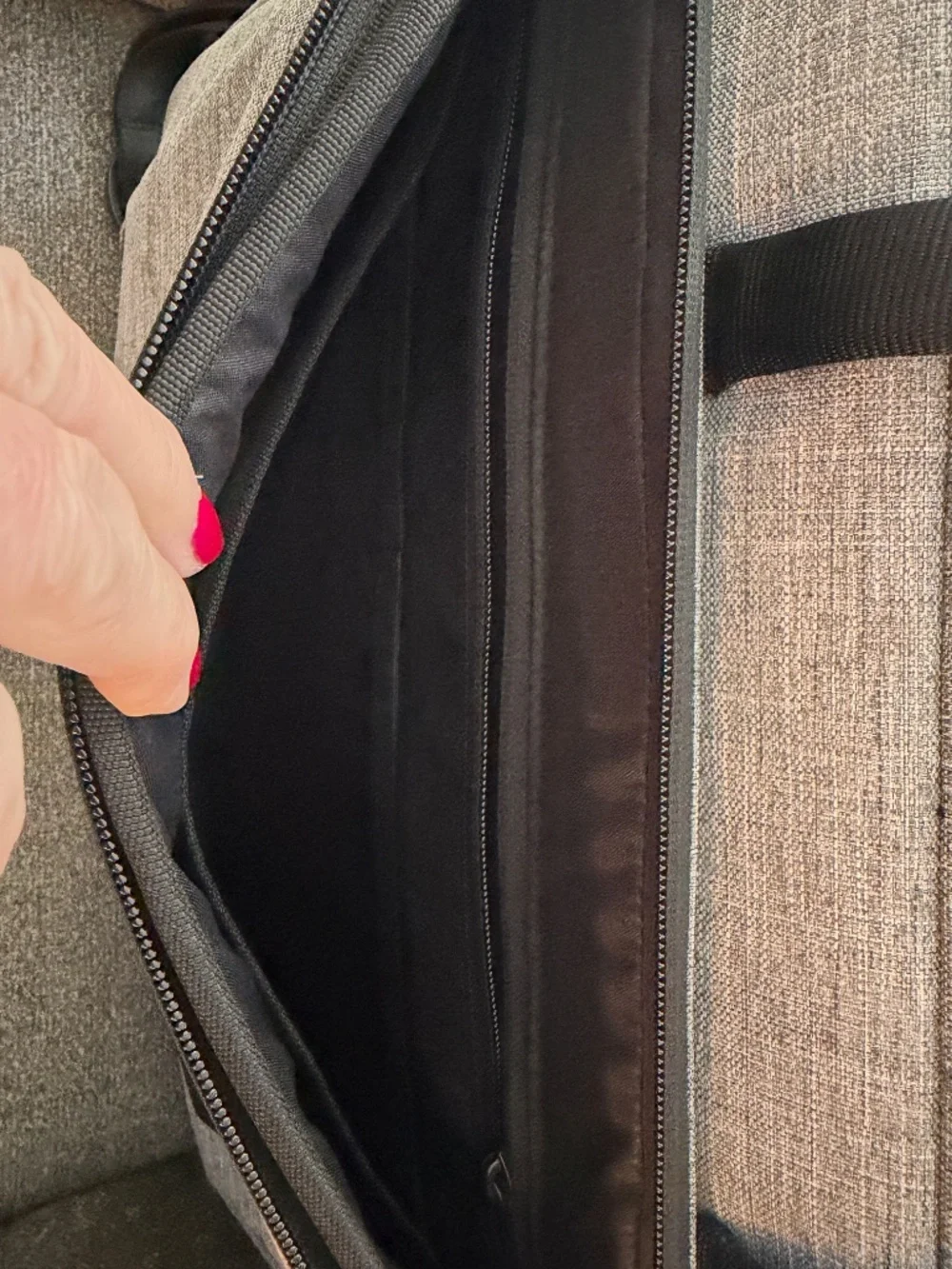 Hershel clam shell laptop personal item bag